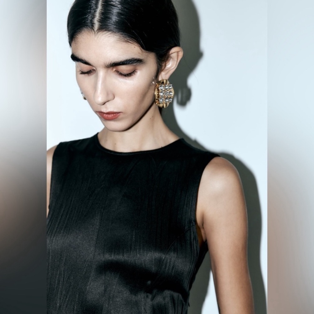 Luxury Silver Round Crystal Statement Earrings - Picture 4 of 15